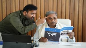 పట్టణాల్లో పనిచేసే కార్మికులకు గుడ్ న్యూస్, వారికి భరోసానిచ్చే దిశగా కర్ణాటక ప్రభుత్వం కీలక నిర్ణయం