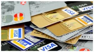 ఈ ఫెస్టివ్ సీజన్‌లో క్యాష్‌బ్యాక్, రివార్డ్స్, డిస్కౌంట్ల కోసం క్రెడిట్ కార్డ్‌ను స్మార్ట్‌గా ప్లాన్ చేసుకోండి