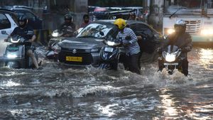 వరదల్లో మునిగి దెబ్బతిన్న కార్లకు, బైకులకు ఇన్సూరెన్స్ ఎలా క్లెయిమ్ చేసుకోవాలి ?