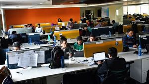 H-1B వీసా, డ్రీమ్ ఉద్యోగం అని భావించే ఇండియన్లకు… అక్కడ జరుగుతున్న వాస్తవం తెలుసుకుంటే షాక్ అవ్వాల్సిందే