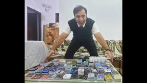 1,638 క్రెడిట్ కార్డులు వాడితే గిన్నిస్ రికార్డు కూడా సాధ్యమా? హైదరాబాద్ మనీష్ ధమేజా చూపించాడు!