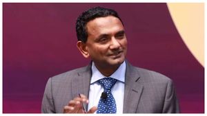 భారతీయ IT ఉద్యోగులకి పెద్ద షాక్... అమెరికాలో కొత్త H-1B ఉద్యోగులను ఇక తీసుకోము అంటున్న TCS