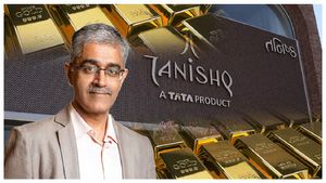 దీపావళి  పండుగ డిమాండ్ పెరుగుదలకు అన్ని గోల్డ్ షాపులలో స్టాక్ త్వరగా ముగిసే అవకాశం ఉందంటా!