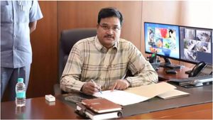 హైదరాబాద్ రియల్ ఎస్టేట్ ఢమాల్..హైడ్రా కూల్చివేతలే కారణమా.. రంగనాథ్ ఏం చెబుతున్నారంటే.. 