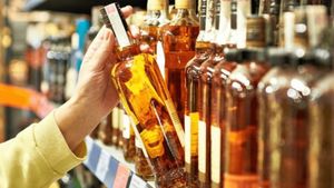 భారత్‌లో బీరు కంపెనీలు ఢమాల్.. ప్రీమియం బ్రాండ్‌ల కోసం ఎగబడుతున్న మందుబాబులు 