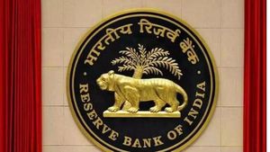 సామాన్యులకు శుభవార్త! వడ్డీ రేట్లను తగ్గించిన RBI! లోన్ EMIlలు తగ్గుతాయా?