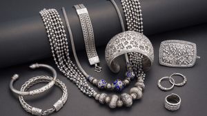 Silver: ఎగబడి మరీ వెండిని అమ్మేస్తున్నారు! కారణం తెలిస్తే ఆశ్చర్యపోతారు!