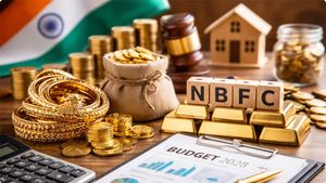 NBFC రంగాన్ని కేంద్ర కనికరిస్తుందా.. బడ్జెట్ 2026పై చిన్న వ్యాపారులు గంపెడాశలు