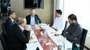 20 వేల ఉద్యోగాలు క్రియేట్ చేయండి.. క్యాప్‌జెమినీ సీఈఓతో నారా లోకేష్ భేటీ.. కొత్త ప్రాజెక్టులపై కీలక చర్చలు..