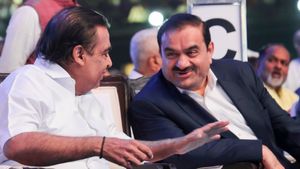 బ్యాటరీ వ్యాపారంపై కన్నేసిన రిలయన్స్, అదానీ గ్రూపులు.. చైనా కంపెనీలతో సీక్రెట్ డీల్..