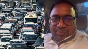 ఎయిర్‌పోర్టుకు చేరే లోపు విమానంలో కలకత్తా వెళ్లిపోవచ్చు.. Bengaluru ట్రాఫిక్‌పై నెట్టింట హాట్ డిబేట్..  