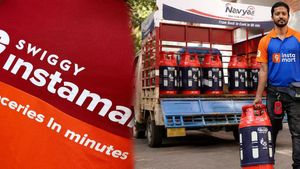 Swiggy Instamart, HPCL: ఇక నుంచి ఇన్ స్టా మార్ట్ లో సిలిండర్ డెలివరీ..!