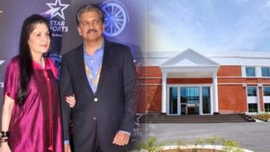 Anand Mahindra, Anuradha: హైదరాబాద్‎లోని యూనివర్సిటీకి రూ.300 కోట్ల విరాళం ఇచ్చిన ఆనంద్ మహీంద్ర దంపతులు.. 
