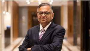 Tata: టాటా గ్రూప్‎ల్లో భారీ కుదుపు.. టాటా సన్స్ ఛైర్మన్ చంద్రశేఖరన్ రాజీనామా..