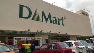 D Mart: రాఖీకి డీ మార్టుల్లో ప్రత్యేక ఆఫర్లు.. భారీగా వెళ్తున్న మహిళలు..!