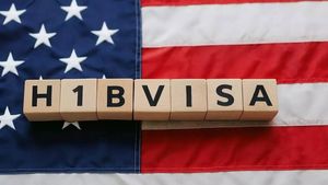 H-1B Visa: భారతీయులకు షాక్.. హెచ్ 1బీ వీసా గ్రేస్ పీరియడ్ రద్దు..!