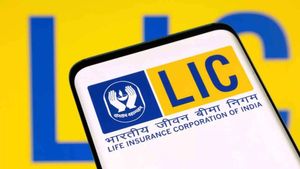 LIC: భారీగా పడిపోయిన ఎల్ఐసీ షేర్లు.. ఆందోళనలో పెట్టుబడిదారులు..!