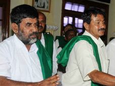 ಜಾಗತಿಕ ಹೂಡಿಕೆ ಸಮಾವೇಶಕ್ಕೆ ಬೆಂಗಳೂರು ರೈತರ ಮುತ್ತಿಗೆ