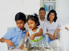 ನಿಮ್ಮ ಮಕ್ಕಳಿಗೆ ಹಣಕಾಸು ನಿರ್ವಹಣೆಯ ಬಗ್ಗೆ ತಿಳಿಸುವುದು ಹೇಗೆ?