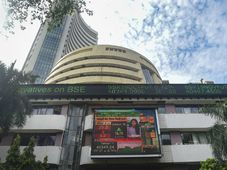 ಷೇರು ಮಾರುಕಟ್ಟೆಯಲ್ಲಿ 'ಶುಭ ಶುಕ್ರವಾರ'; ಸೆನ್ಸೆಕ್ಸ್ 411‌, ನಿಫ್ಟಿ 119 ಪಾಯಿಂಟ್ ಏರಿಕೆ