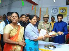 10 ರು. ಶಿವ ಭೋಜನ್ ಗೆ ಪುಣೆಯಲ್ಲಿ ನೂಕುನುಗ್ಗಲು: ಥಾಲಿಯಲ್ಲಿ ಏನೇನಿದೆ?