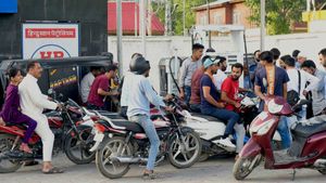 ಪೆಟ್ರೋಲ್-ಡೀಸೆಲ್ ದರದಲ್ಲಿ ಮತ್ತೆ ಇಳಿಕೆ, ಕಳೆದ 15 ದಿನದಲ್ಲಿ ಲೀಟರ್‌ಗೆ 2 ರುಪಾಯಿ ಕಡಿಮೆ