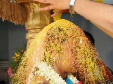 ಮಲೆನಾಡಿನಲ್ಲಿ ಮತ್ತೆ ಮನೆಗಳ ಮುಂದೆಯೇ ಮದುವೆ