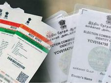 Voter ID card Aadhaar linking:  ವೋಟರ್ ಐಡಿಗೆ ಆಧಾರ್ ಕಾರ್ಡ್‌ ಲಿಂಕ್ ಮಾಡುವುದು ಹೇಗೆ?