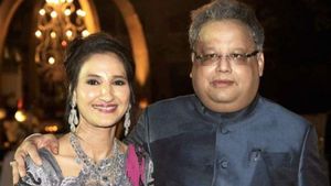 ಉದ್ಯಮಿ ರಾಕೇಶ್ ಪತ್ನಿ ರೇಖಾ ಬಳಿ ಇರುವ ಷೇರುಗಳ ಮೌಲ್ಯ ಎಷ್ಟು?