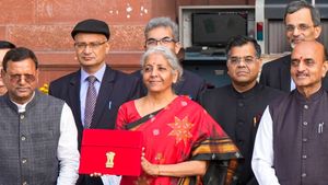  Budget 2023: ಬಜೆಟ್‌ಗೆ ಕೆಂಪು ಸೀರೆ ಉಟ್ಟ ವಿತ್ತ ಸಚಿವೆ, ವಿಶೇಷತೆಯೇನು?