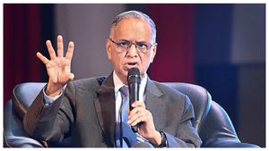  Infosys: ಮೂನ್‌ಲೈಟಿಂಗ್‌ ವಿರುದ್ಧ ಉದ್ಯೋಗಿಗಳಿಗೆ ಇನ್ಫೋಸಿಸ್ ಸ್ಥಾಪಕರ ಎಚ್ಚರಿಕೆ
