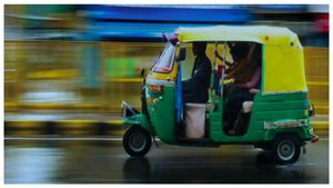  LPG Price Hike: ಎಲ್‌ಪಿಜಿ ದರ ಏರಿಕೆ, ಆತಂಕದಲ್ಲಿ ಹೋಟೆಲ್ ಮಾಲೀಕರು, ಆಟೋ ಚಾಲಕರು