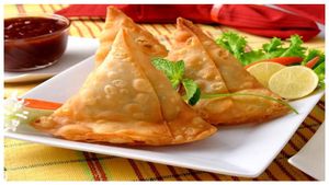  ಉದ್ಯೋಗ ತೊರೆದು ಸಮೋಸಾ ಮಾರುವ ಬೆಂಗಳೂರಿನ ದಂಪತಿಗಳು, ಆದಾಯ ಕೇಳಿದ್ರೆ ಬೆರಗಾಗ್ತೀರಿ!