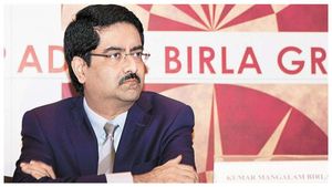  Kumar Mangalam Birla: 47 ಬ್ರ್ಯಾಂಡ್‌, 27 ದೈತ್ಯ ಕಂಪನಿಗಳ ಮಾಲೀಕ ಕುಮಾರ್‌ ಮಂಗಳಂ ಬಿರ್ಲಾ ಬಗ್ಗೆ ತಿಳಿಯಿರಿ