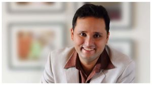  Amish Tripathi: ಬ್ಯಾಂಕಿಂಗ್ ವೃತ್ತಿ ತೊರೆದು ಬಿಲಿಯನೇರ್ ಲೇಖಕರಾದ ಖ್ಯಾತ ಬರಹಗಾರ ಅಮೀಶ್‌ ತ್ರಿಪಾಠಿ ಬಗ್ಗೆ ತಿಳಿಯಿರಿ