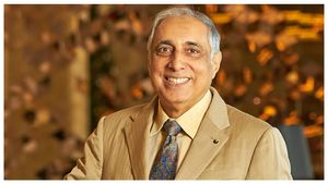  Irfan Razack: ಟೈಲರಿಂಗ್ ಅಂಗಡಿ ನಡೆಸುತ್ತಿದ್ದ ಇರ್ಫಾನ್ ರಜಾಕ್ 11,456 ಕೋಟಿ ರೂ. ರಿಯಲ್ ಎಸ್ಟೇಟ್ ಒಡೆಯ