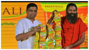  Acharya Balkrishna: ಸಂಬಳ ಪಡೆಯದೆ 15 ತಾಸು ಕೆಲಸ ಮಾಡುವ ರಾಮ್‌ದೇವ್‌ ಸ್ನೇಹಿತ 29,680 ಕೋಟಿ  ರೂ. ಆಸ್ತಿ ಒಡೆಯ