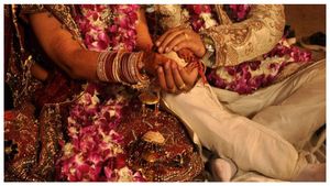  Expensive Wedding: ವರನಿಗೆ 33 ಕೋಟಿ ರೂಪಾಯಿಯ ಚಾಪರ್ ಉಡುಗೊರೆ, ದೆಹಲಿಯ ಅದ್ದೂರಿ ವಿವಾಹವಿದು!