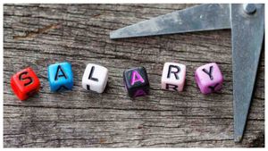  Salary in Advance: ಈ ರಾಜ್ಯದಲ್ಲಿ ವೇತನ ಅಡ್ವಾನ್ಸ್ ಪಡೆಯಲು ಅವಕಾಶ, ಅರ್ಹತೆ, ಇತರೆ ಮಾಹಿತಿ