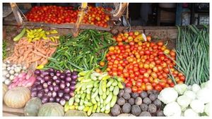  Retail Inflation: ಟೊಮೆಟೊ ಮಾತ್ರವಲ್ಲ ದೇಶದಲ್ಲಿ ಹಲವು ಆಹಾರ ಪದಾರ್ಥಗಳ ದರ ಏರಿಕೆ, ರಿಟೇಲ್ ಹಣದುಬ್ಬ ಹೆಚ್ಚಾಗುತ್ತಾ?