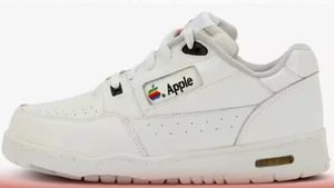 ಅಪರೂಪದ ಆಪಲ್ ನಿರ್ಮಿತ ಸ್ನೀಕರ್‌ಗಳು ಹರಾಜಿಗಿವೆ 