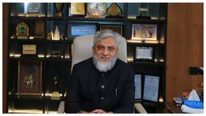  ಬಸ್‌ ಕಂಡಕ್ಟರ್‌ ಪುತ್ರ ಫಾರೂಕ್‌ ಈಗ 2000 ಕೋಟಿ ರೂಪಾಯಿ ಸಾಮ್ರಾಜ್ಯದ ಒಡೆಯ!  