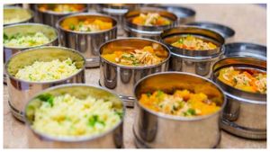  'ಮನೆಯ ನೆನಪುಗಳನ್ನು' ಟಿಫನ್‌ ಬಾಕ್ಸ್‌ ಮೂಲಕ ಮನೆ-ಮನಕ್ಕೆ ತಲುಪಿಸುವ ಯಶಸ್ವಿ ಮಹಿಳಾ ಉದ್ಯಮಿ!