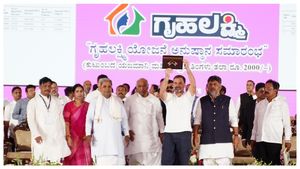  Gruha Lakshmi Scheme Launched: ಗೃಹಲಕ್ಷ್ಮೀ ಯೋಜನೆಗೆ ಚಾಲನೆ, ಖಾತೆಗೆ ಹಣ ಜಮೆಯಾಗಿದೆಯೇ ನೋಡಿ