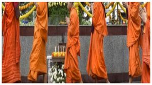  ಸನ್ಯಾಸತ್ವಕ್ಕಾಗಿ ಅಗಾಧ ಸಂಪತ್ತು ತ್ಯಜಿಸಿದ ಮಿಲಿಯನೇರ್ ದಂಪತಿಗಳು!