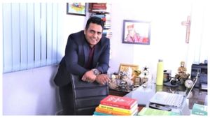 Sushil Singh: ಶಿಕ್ಷಣವನ್ನು ಅರ್ಧಕ್ಕೆ ಬಿಟ್ಟು 11,000 ರೂ. ಸಂಬಳ ಪಡೆಯುತ್ತಿದ್ದ ವ್ಯಕ್ತಿ ಈಗ ಮೂರು ಕಂಪನಿಗಳ ಮಾಲೀಕ!