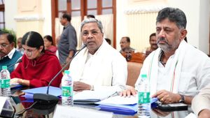  ಫೈನಾನ್ಸರ್, ಬ್ಯಾಂಕುಗಳಿಗೆ ಸಿಎಂ ಸಿದ್ದರಾಮಯ್ಯ ಖಡಕ್ ವಾರ್ನಿಂಗ್