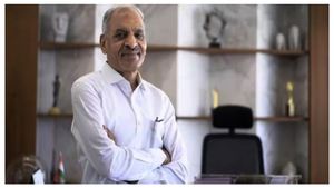  Satyanarayan Nuwal: ಹಣವಿಲ್ಲದೆ ರೈಲು ನಿಲ್ದಾಣದಲ್ಲಿ ಮಲಗುತ್ತಿದ್ದ ವ್ಯಕ್ತಿ ಈಗ 36,000 ಕೋಟಿ ರೂಪಾಯಿ ಒಡೆಯ