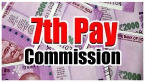  7th Pay Commission: ದೀಪಾವಳಿಗೂ ಮುನ್ನ ಈ ರಾಜ್ಯಗಳಲ್ಲಿ ಡಿಎ ಜಿಗಿತ, ಕರ್ನಾಟಕದಲ್ಲೆಷ್ಟು ನೋಡಿ