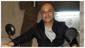  Kamal Khushlani: 10000 ರೂಪಾಯಿ ಸಾಲ ಪಡೆದು ಕಂಪನಿ ಸ್ಥಾಪಿಸಿ ಈಗ ಅಂಬಾನಿ, ಟಾಟಾಗೆ ಸ್ಪರ್ಧೆ!